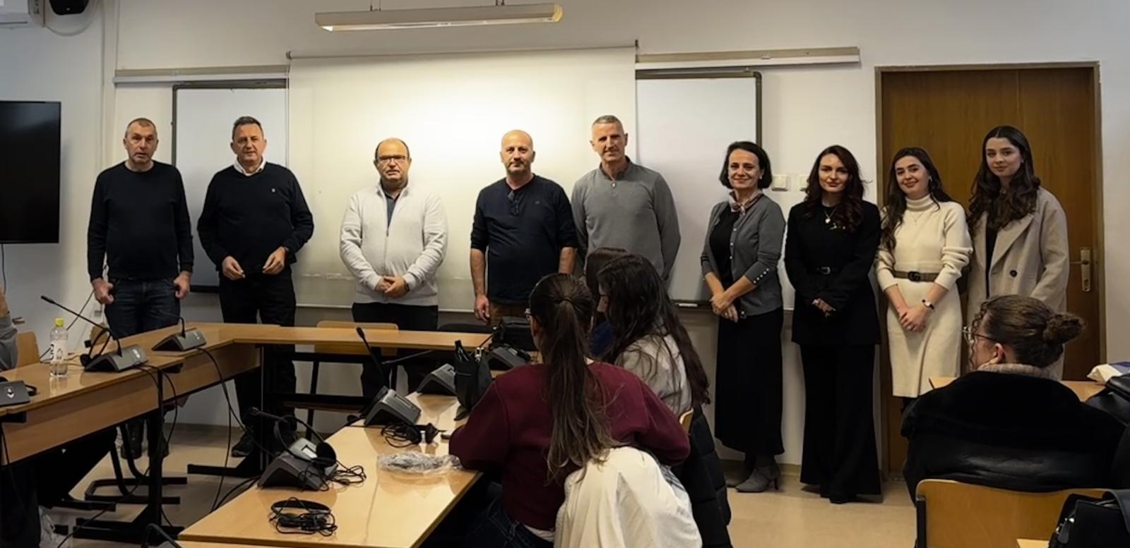 Ligjëratë trajnuese me ligjërues të ftuar mbi sfidat e përkthimit dhe interpretimit